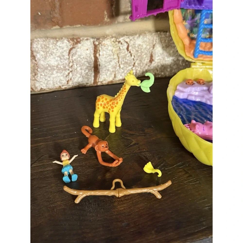 Polly Pocket Tropicool Pineapple Wearable Purse Compact Playset Jungle Adventure